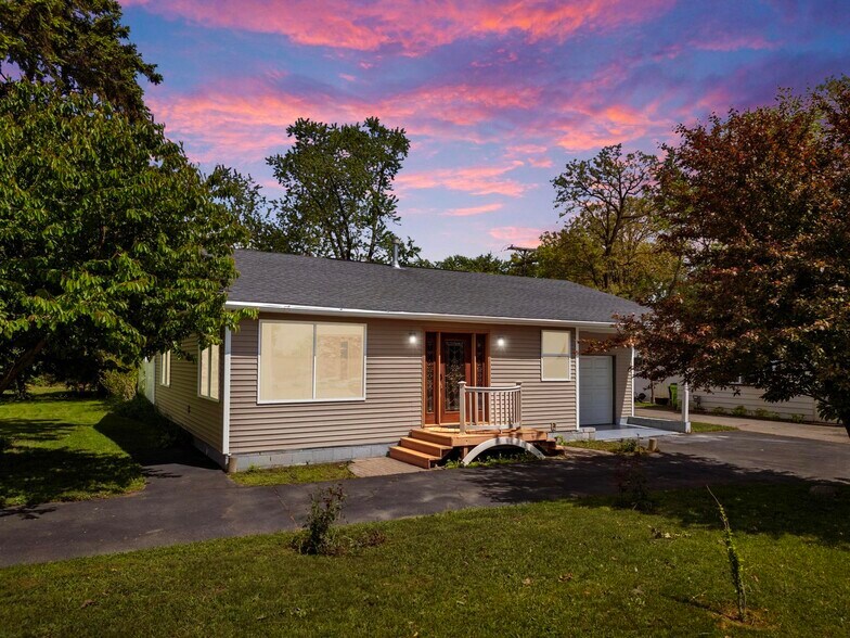 More Photos Of 7969 Richardson Rd, West Bloomfield Office Residential For Sale