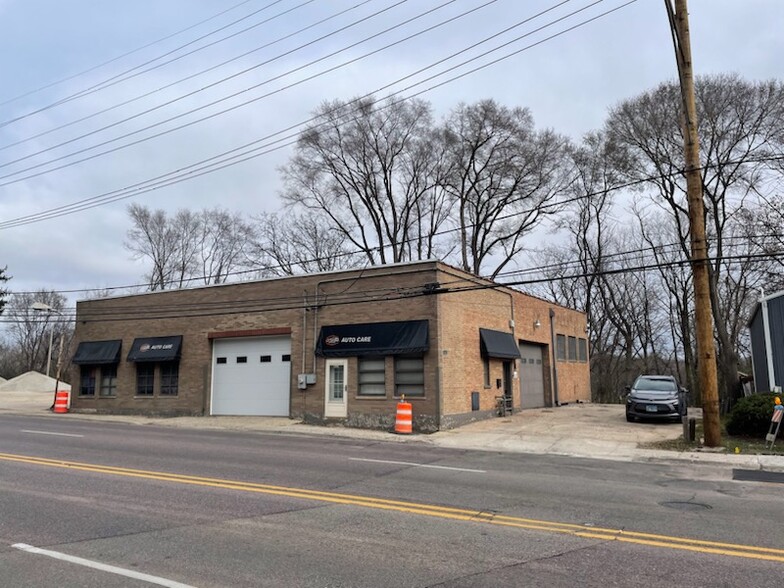 Primary Photo Of 565 N State St, Elgin Warehouse For Lease