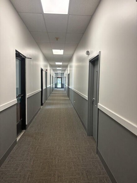 More Photos Of 109 Sanford St, Hamden Warehouse For Lease