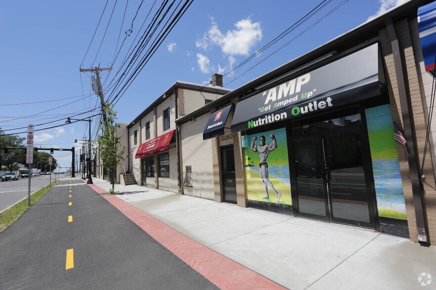 More Photos Of 222 Arsenal St, Watertown Storefront For Lease