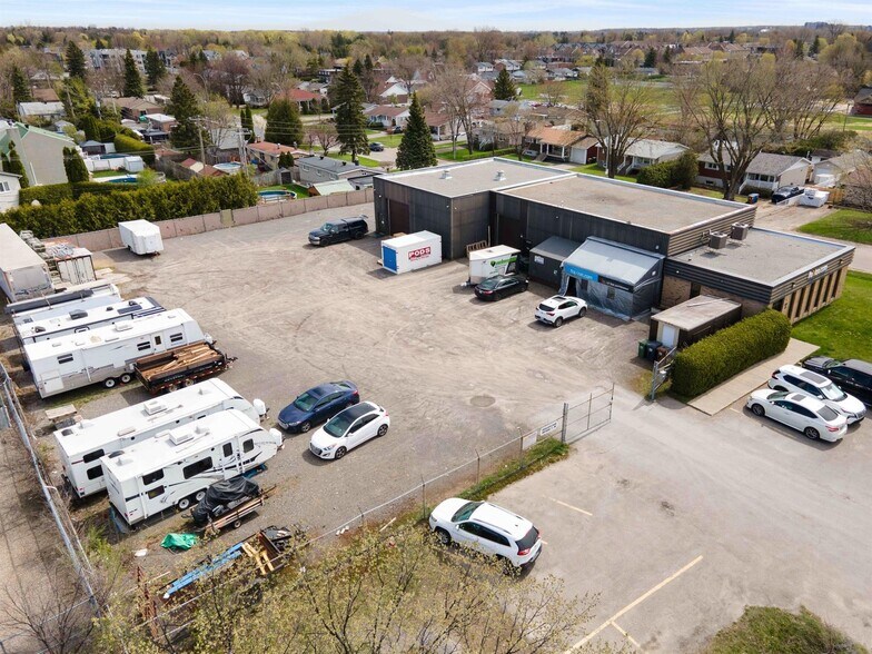 More Photos Of 509 Rue Papineau, Boisbriand Industrial For Sale