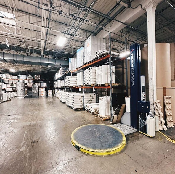 More Photos Of 3003 Pacific St, Minneapolis Distribution For Lease