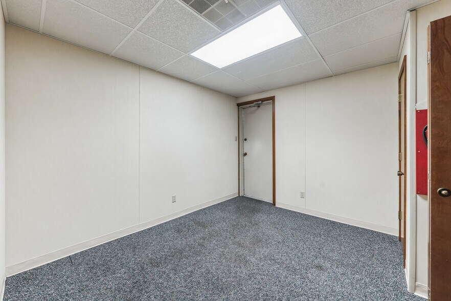 More Photos Of 1611 Old Granger Rd, Taylor Office For Lease