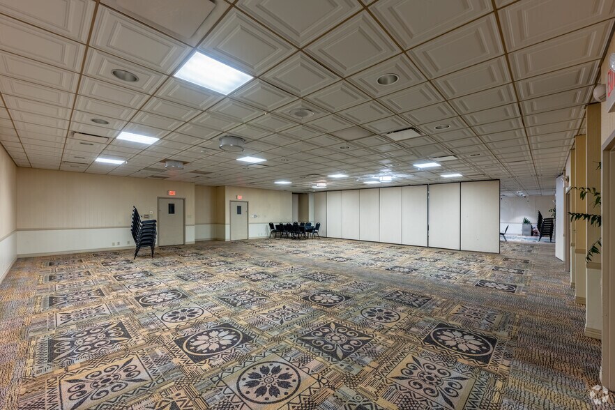 More Photos Of 101 Sky Harbour Dr, La Crosse Hotel For Sale