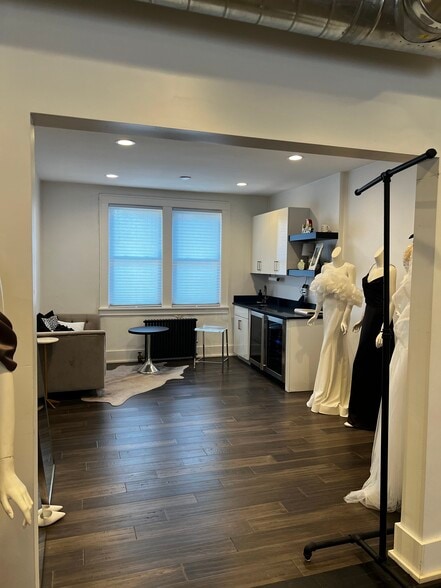 More Photos Of 11 Oak St, Ridgewood General Retail For Lease