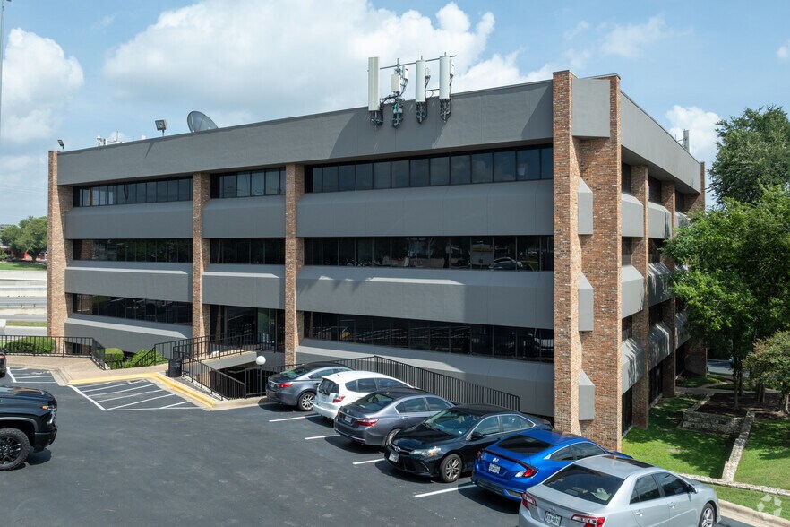 More Photos Of 2211 IH-35 S, Austin Office For Lease