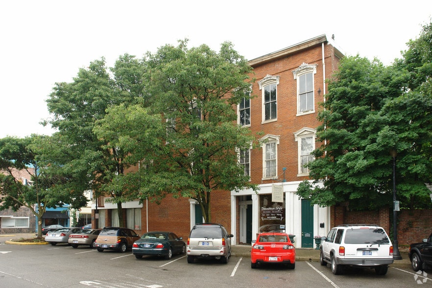 More Photos Of 227 Pearl St, New Albany Office For Lease