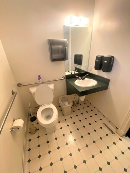 More Photos Of 1361-1373 S 740 E, Orem Medical For Sale