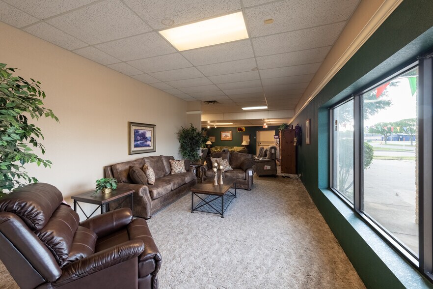 More Photos Of 2515 E Montgomery Pl, Wichita Falls Freestanding For Sale