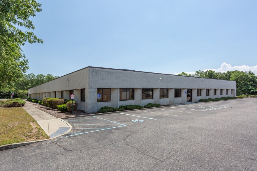 More Photos Of 760 Koehler Ave, Ronkonkoma Light Manufacturing For Lease
