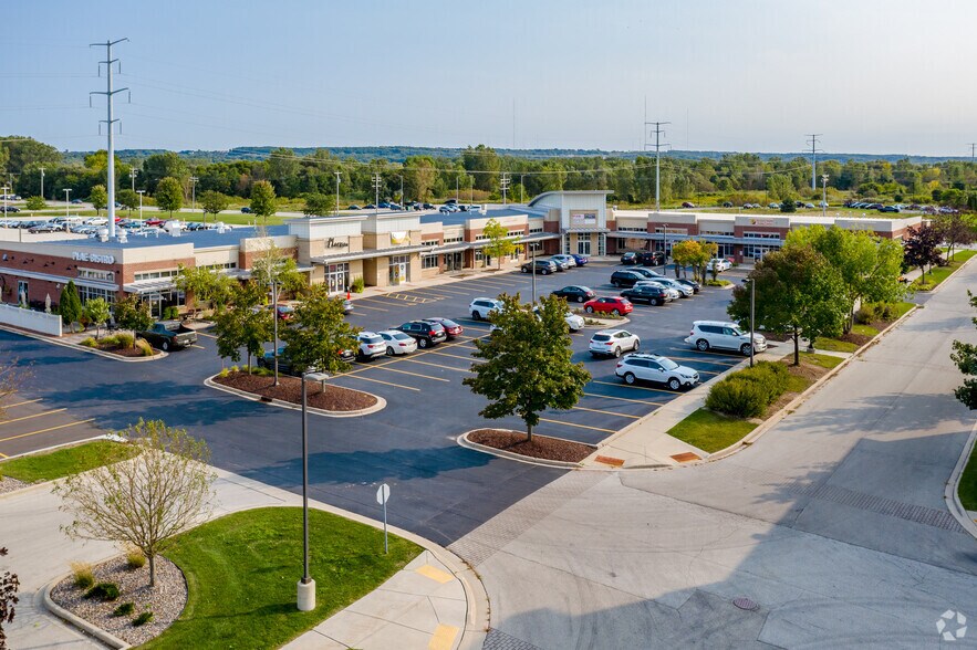 More Photos Of 1671 Hoffman Rd, Green Bay Storefront For Lease