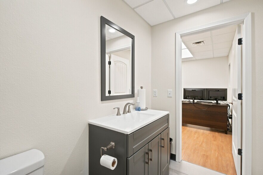 More Photos Of 816 S Mount Olive St, Siloam Springs Medical For Sale