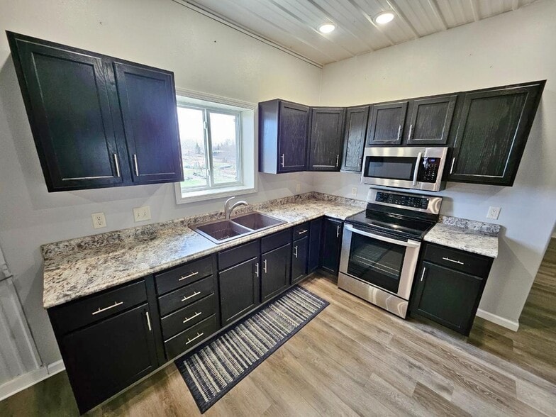 More Photos Of 314 1st St NE, Rugby Light Distribution For Sale