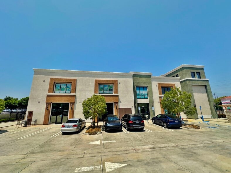 More Photos Of 2956 E Colorado Blvd, Pasadena General Retail For Lease