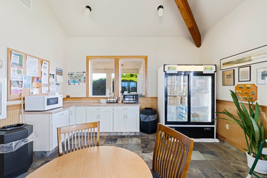 More Photos Of 1865 Beach Loop Dr, Bandon Hotel For Sale