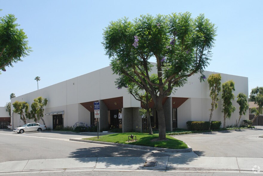 More Photos Of 3454-3464 Durahart St, Riverside Manufacturing For Lease