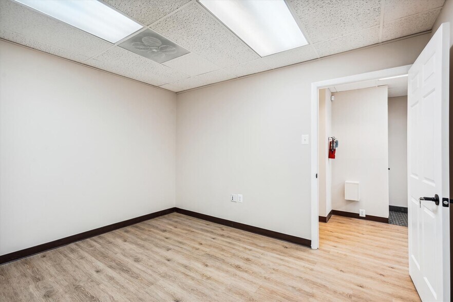 More Photos Of 9522 State Route 29, Fairfax Loft Creative Space For Sale