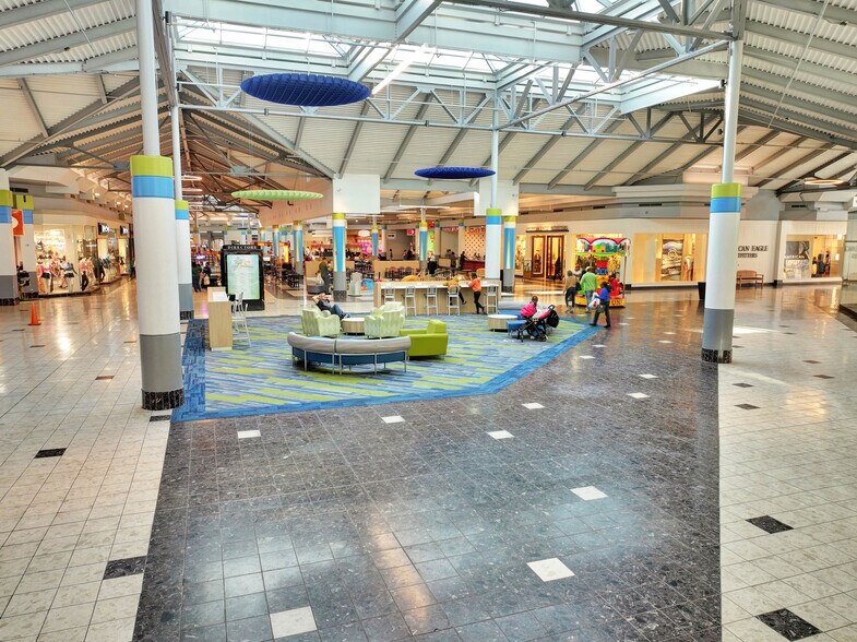 More Photos Of 2922-2950 Watson Blvd, Centerville Unknown For Lease