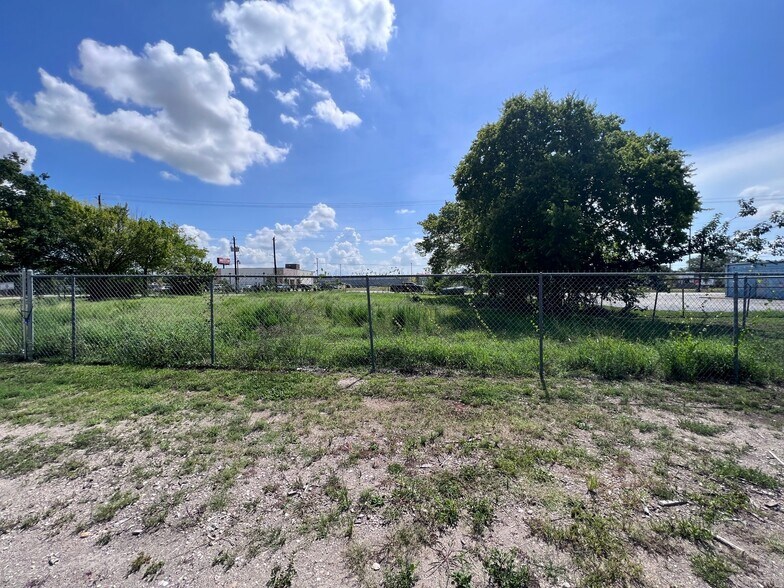 More Photos Of 5401 Spencer Hwy, Pasadena Warehouse For Sale