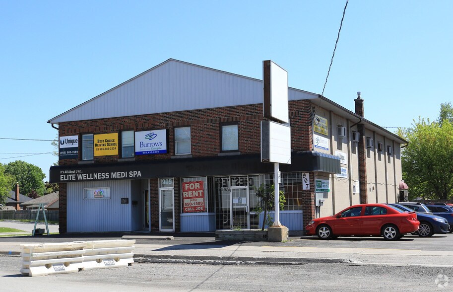 More Photos Of 907-911 Simcoe St N, Oshawa Freestanding For Lease