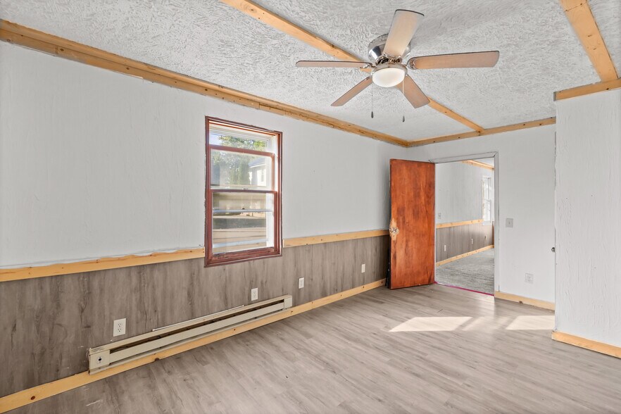 More Photos Of 401 N Main St, Polk General Retail For Sale