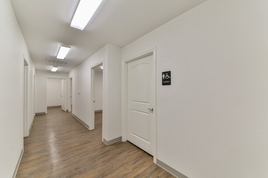 More Photos Of 423 S 8th St, La Porte Distribution For Lease