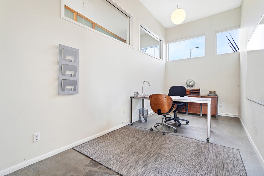 More Photos Of 905 Electric Ave, Venice Office For Lease