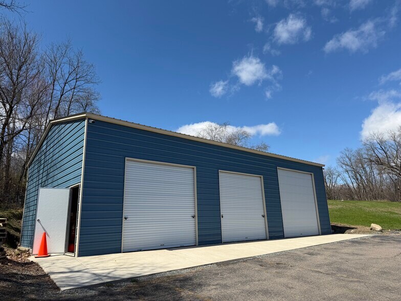 More Photos Of 104 Woodward Hill Rd, Edwardsville Office For Sale
