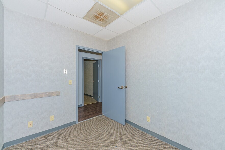 More Photos Of 961-963 State Route 146, Clifton Park Medical For Lease