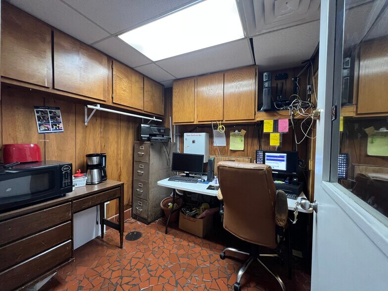 More Photos Of 1513 Rice Ave, Dublin Carwash For Sale