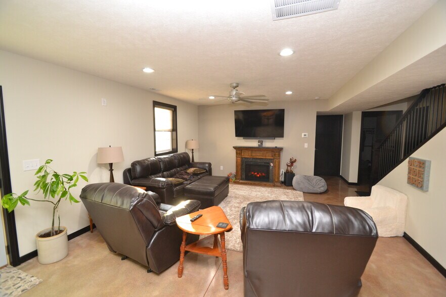 More Photos Of 3247 E State Road 28, Tipton Warehouse For Sale