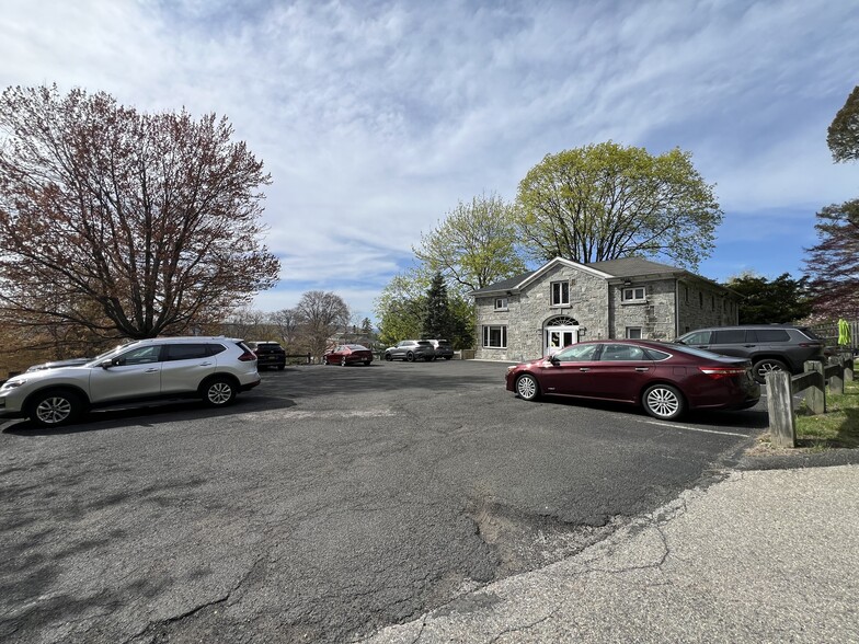 More Photos Of 94 N Broadway, Irvington Office For Lease
