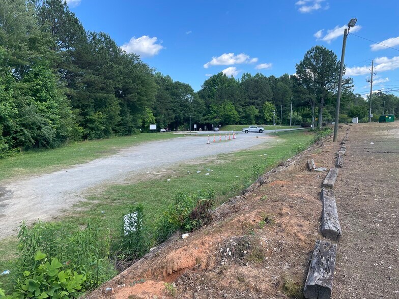 More Photos Of 3665 Burnette Rd, Suwanee Light Distribution For Sale