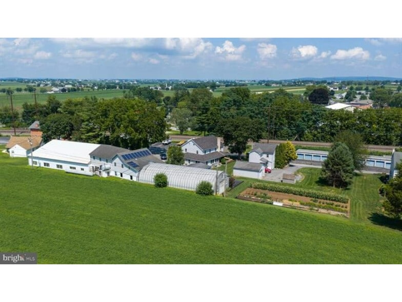 More Photos Of 240 Railroad Ave, Bird In Hand Flex For Sale