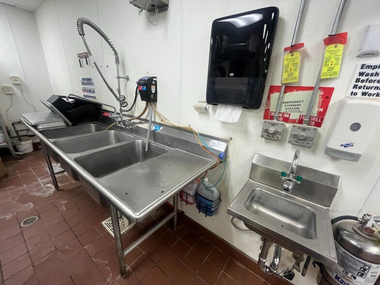 More Photos Of 527 E Highway 20, Valentine Fast Food For Sale