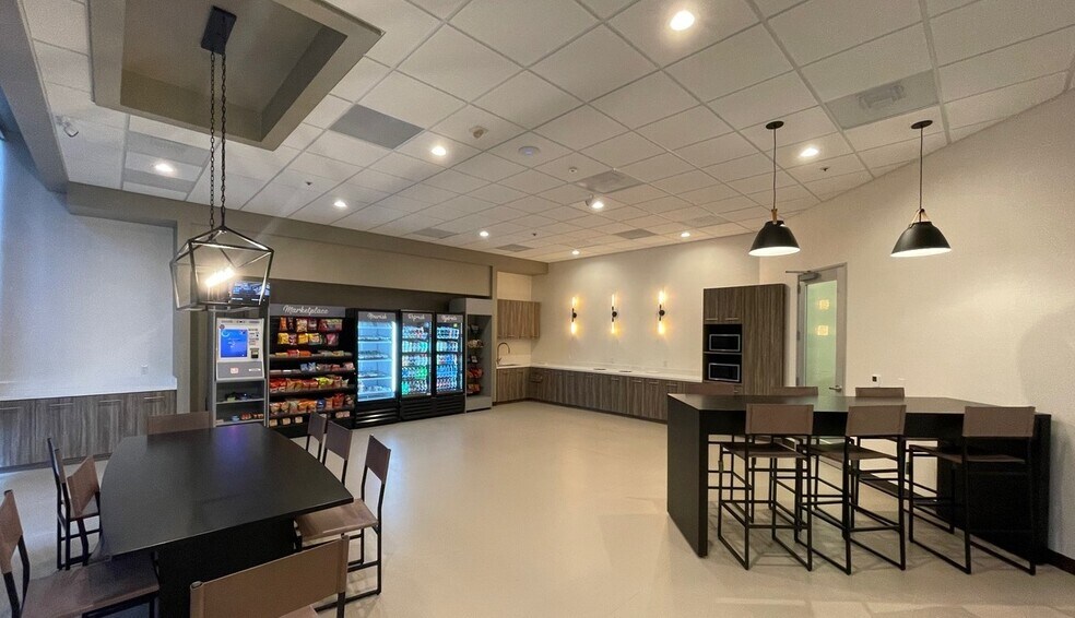 More Photos Of 4605 Lankershim Blvd, North Hollywood Office For Lease