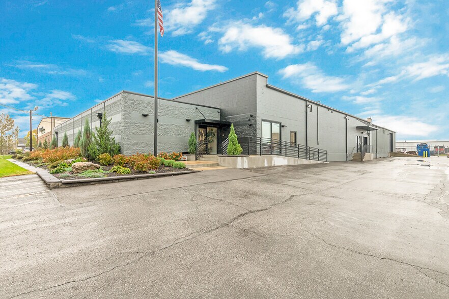 Primary Photo Of 4676 Jennings Ln, Louisville Warehouse For Lease
