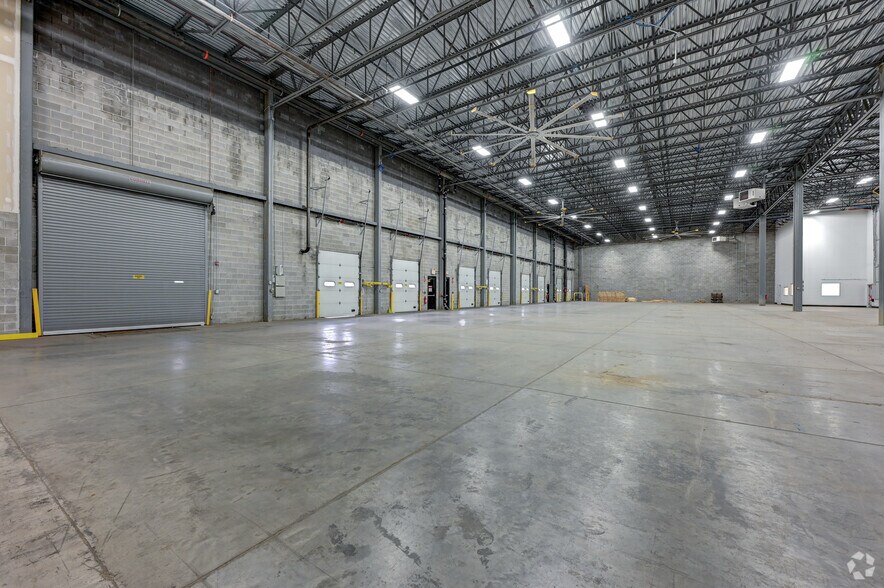 More Photos Of 45 Turner Dr, Middletown Warehouse For Lease