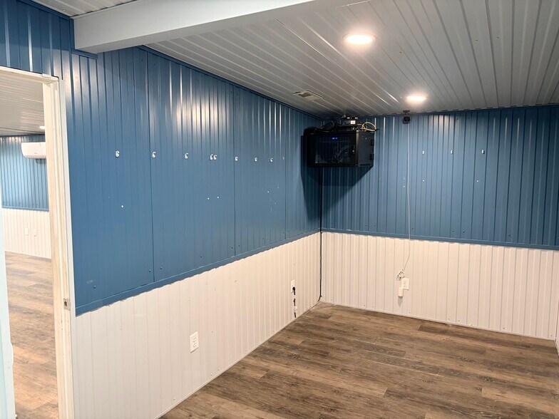 More Photos Of 1419 Old Hardin Rd, Billings Flex For Sale