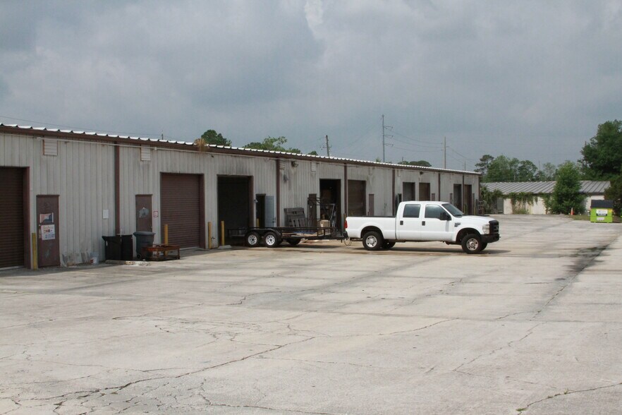 More Photos Of 490 North St, Longwood Flex For Lease