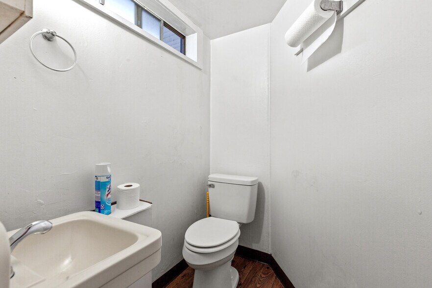 More Photos Of 2929 N Government Way, Coeur d'Alene Auto Dealership For Sale