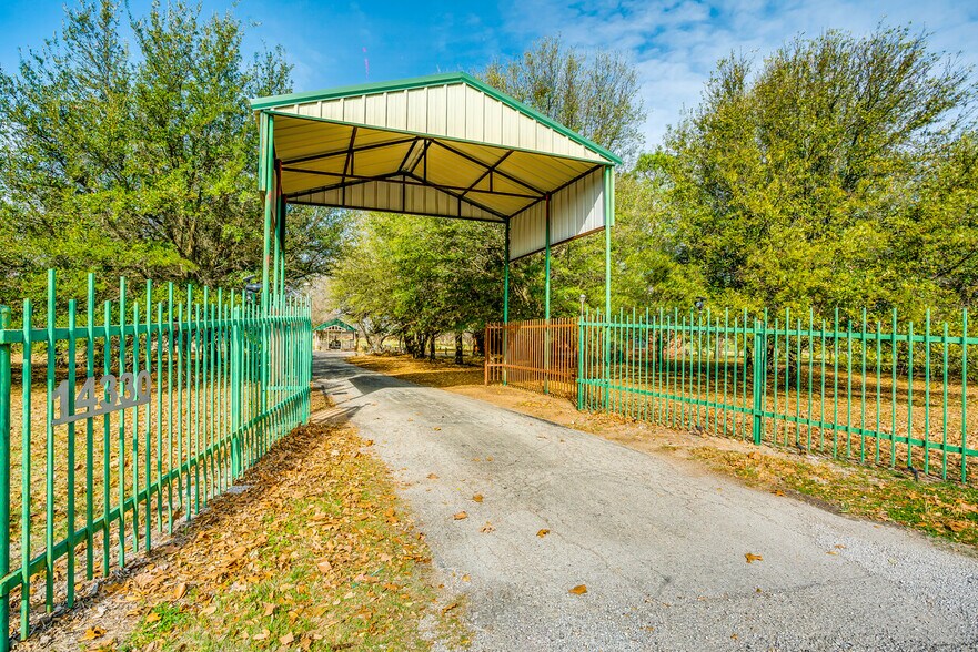 More Photos Of 14330 S Highway 281, Santo Trailer Camper Park For Sale