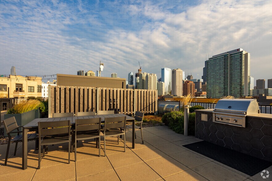 More Photos Of 500 N Milwaukee Ave, Chicago Apartments For Lease