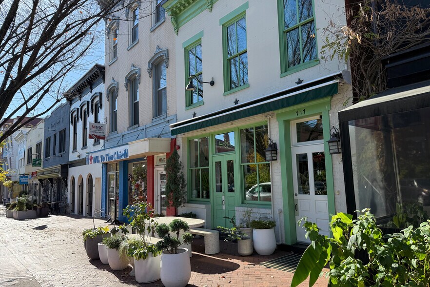 More Photos Of 723 8th St SE, Washington Storefront For Sale