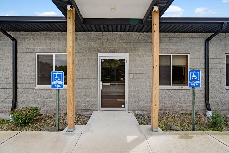 More Photos Of 4 Corwin Ct, Newburgh Medical For Sale