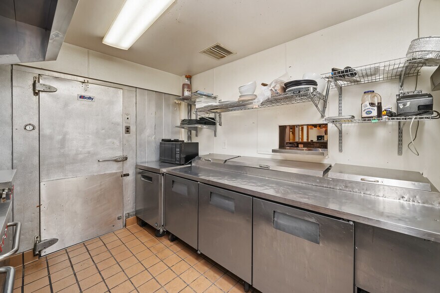 More Photos Of 1144 Black Oak Dr, Paso Robles Freestanding For Sale