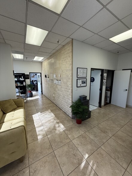 More Photos Of 8960 Carroll Way, San Diego Warehouse For Lease