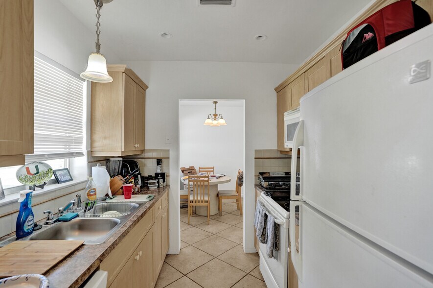 More Photos Of 5706-5708 Lincoln St, Hollywood Multifamily For Sale
