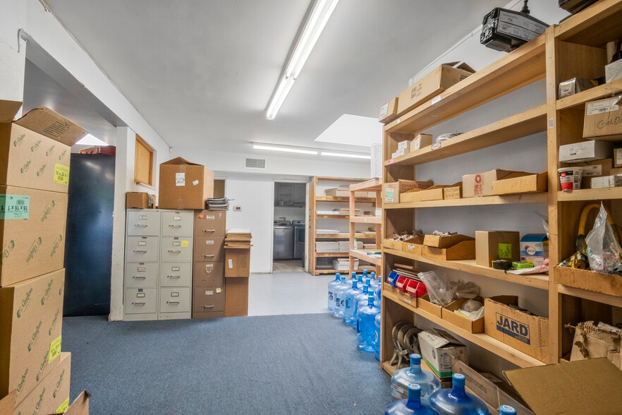 More Photos Of 18650 Parthenia St, Northridge Service For Sale