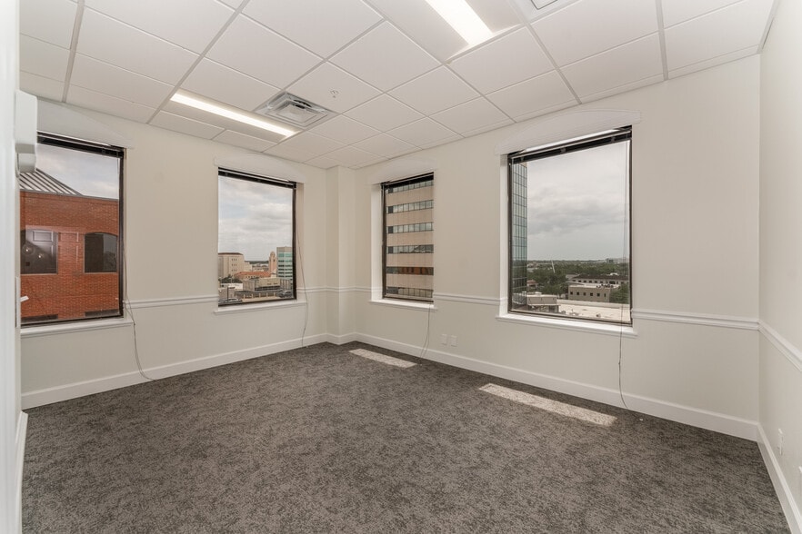 More Photos Of 1800 2nd St, Sarasota Office Residential For Lease